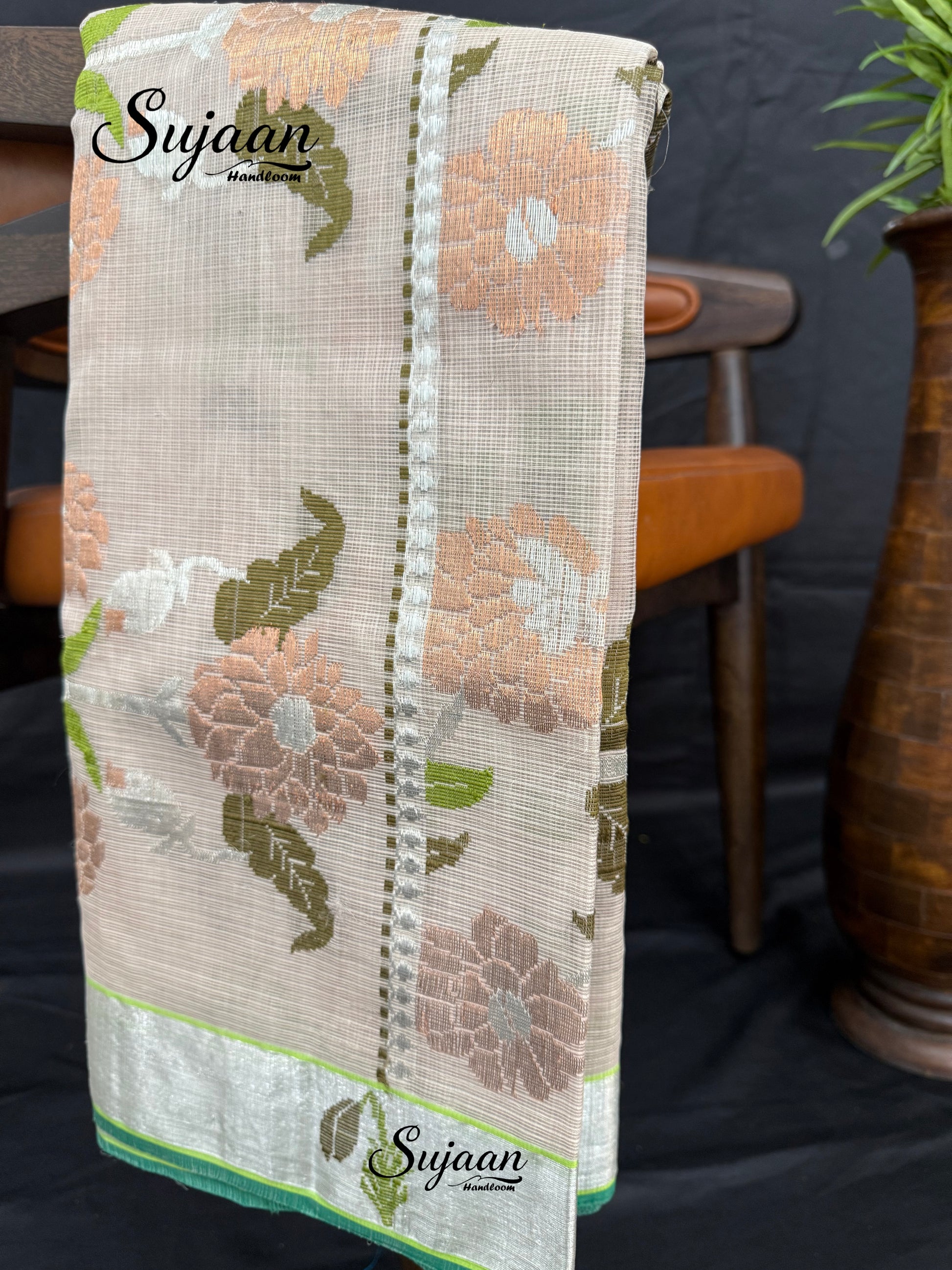 Close-up View: Green Blouse Saree