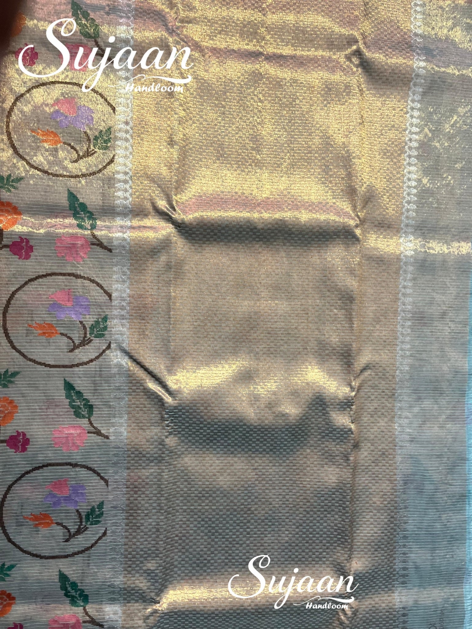 Pallu View: Metallic Saree