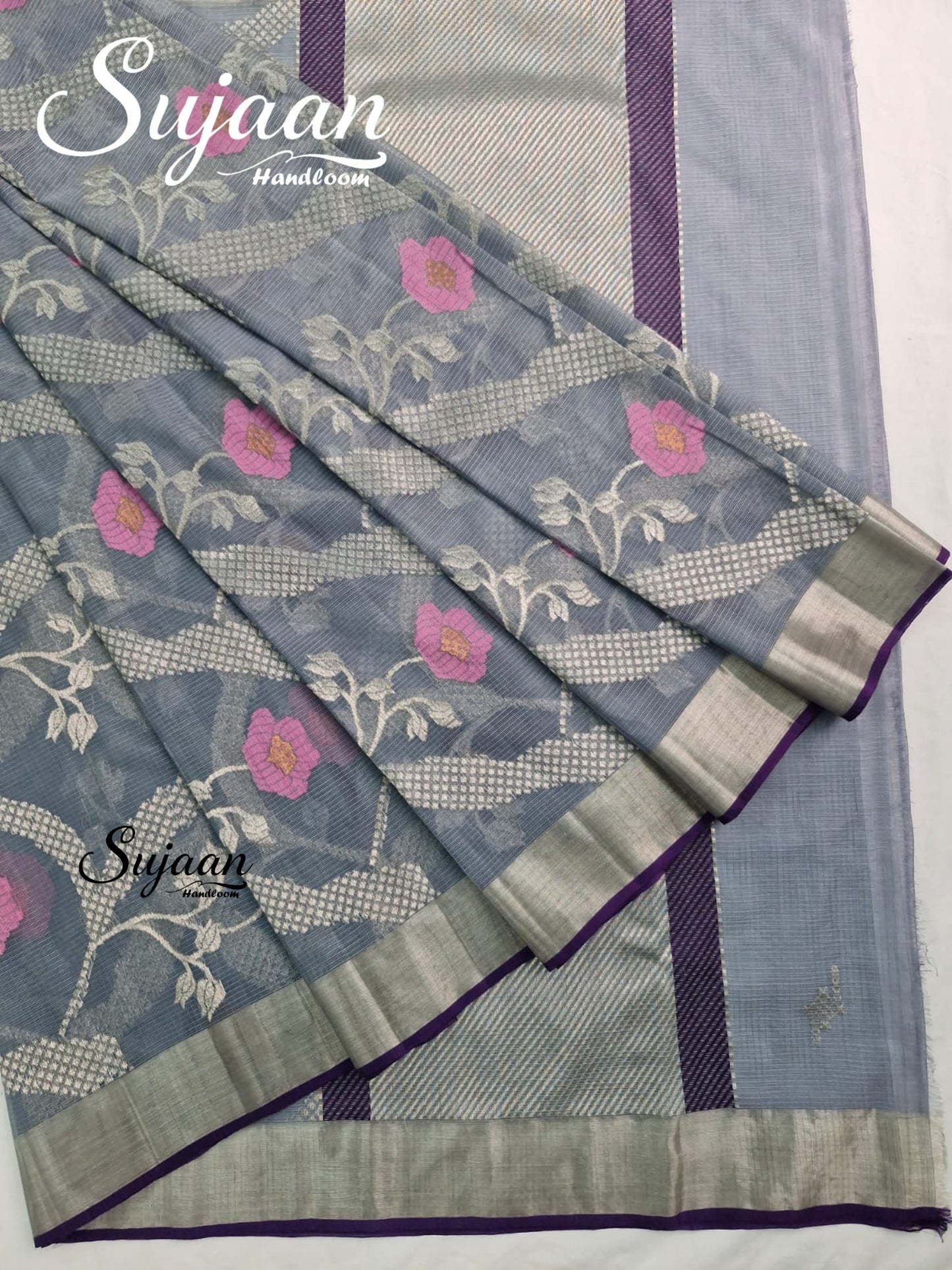 Border & Pallu View: Floral Motif Saree