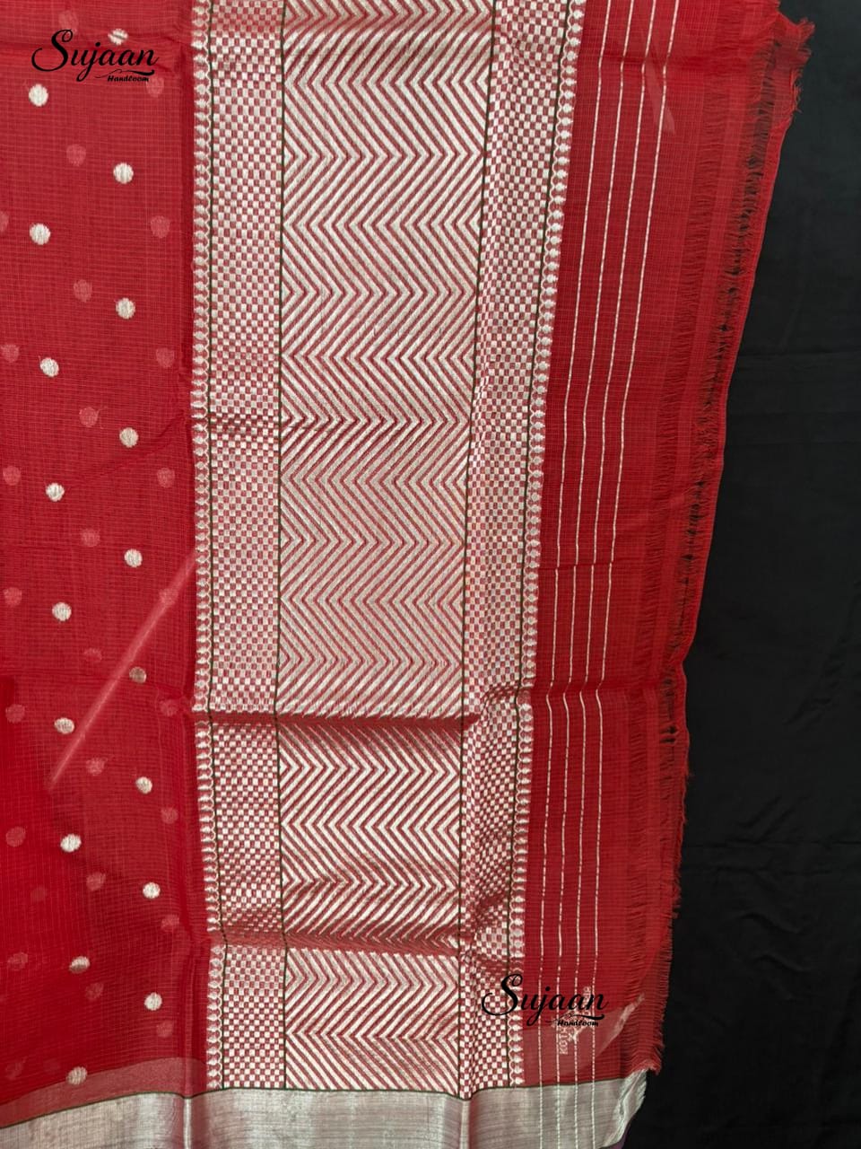Pallu View: Saree